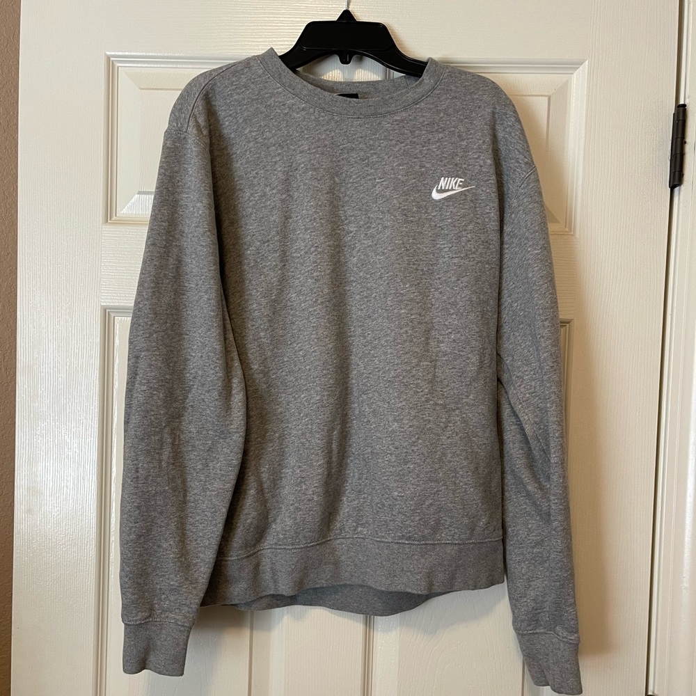 Gray Nike crew neck Size Small!!